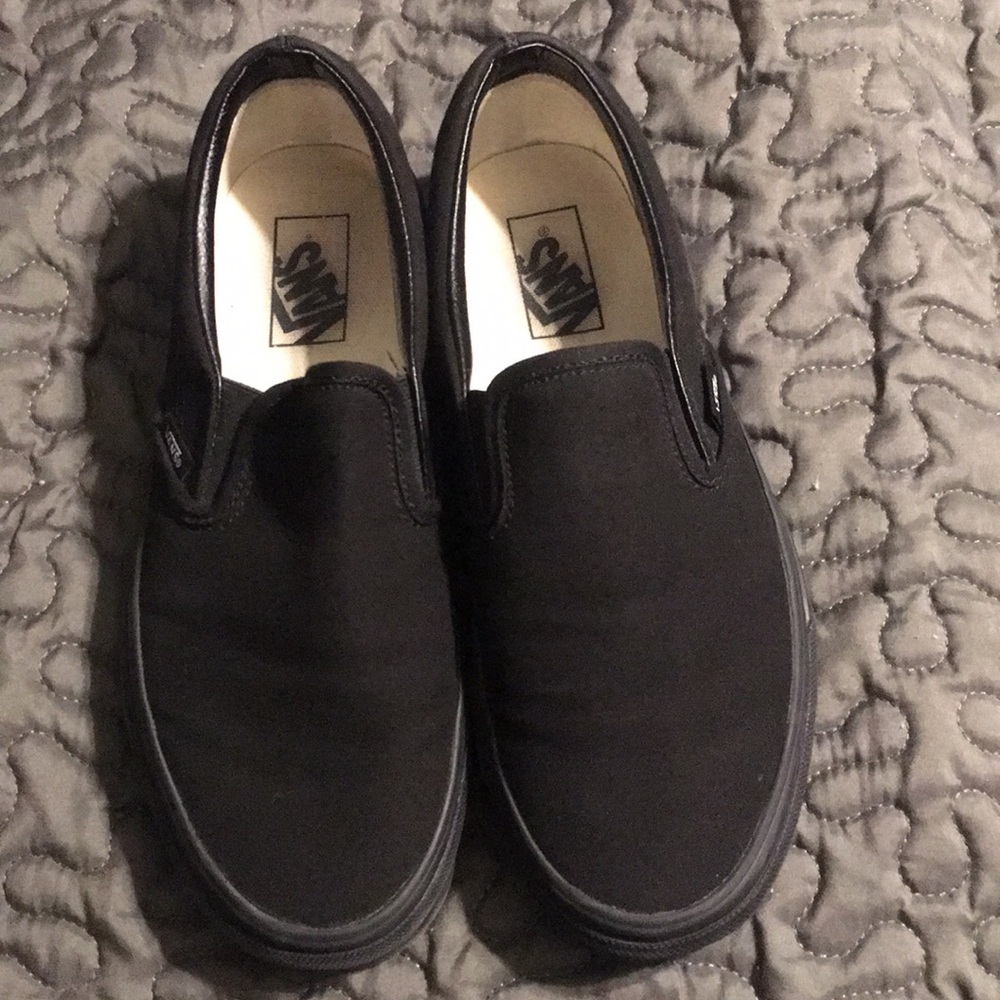 Women’s 9.5 Black Vans